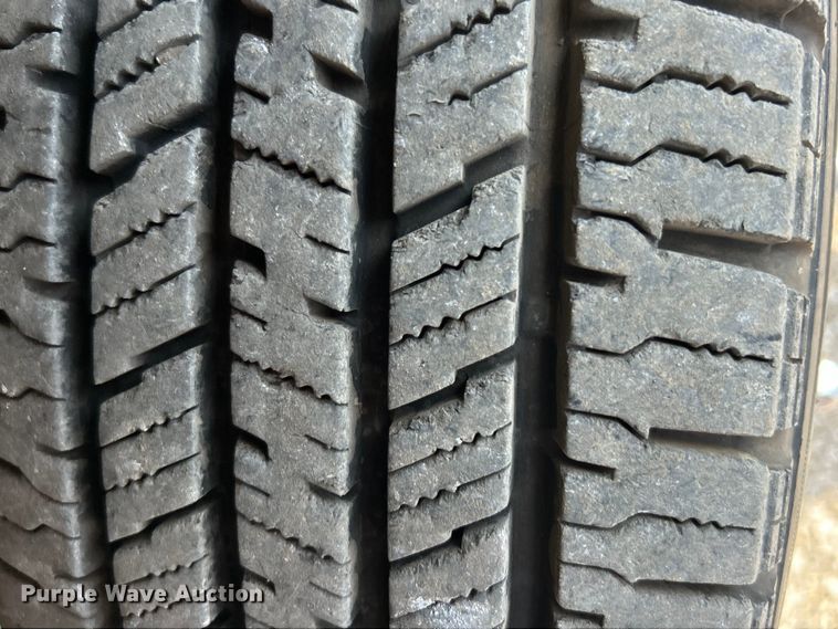 image for item EG0701 2007 Ford E450 Super Duty  shuttle bus