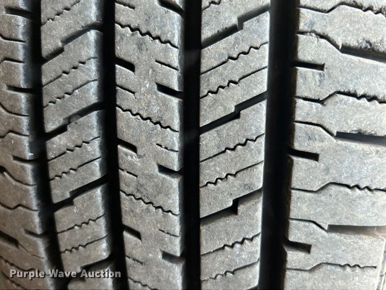 image for item EG0701 2007 Ford E450 Super Duty  shuttle bus