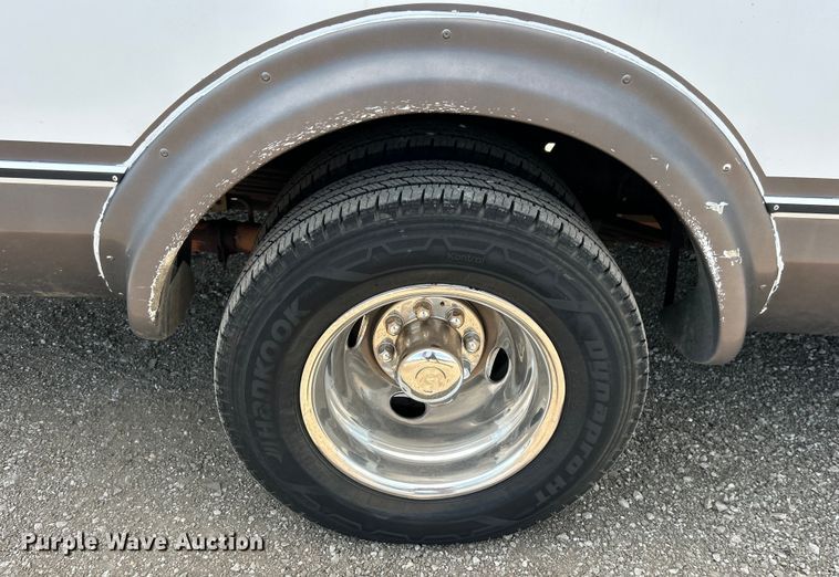 image for item EG0701 2007 Ford E450 Super Duty  shuttle bus