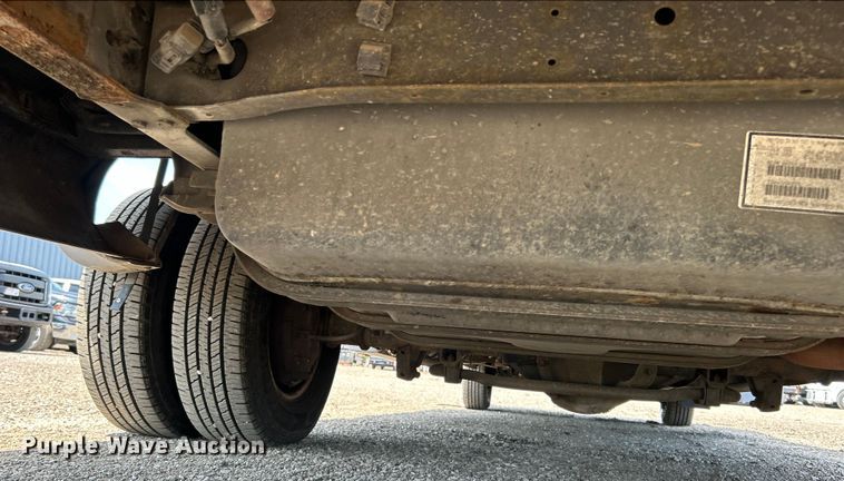 image for item EG0701 2007 Ford E450 Super Duty  shuttle bus