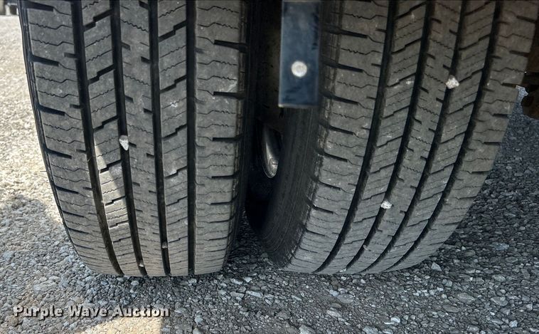 image for item EG0701 2007 Ford E450 Super Duty  shuttle bus