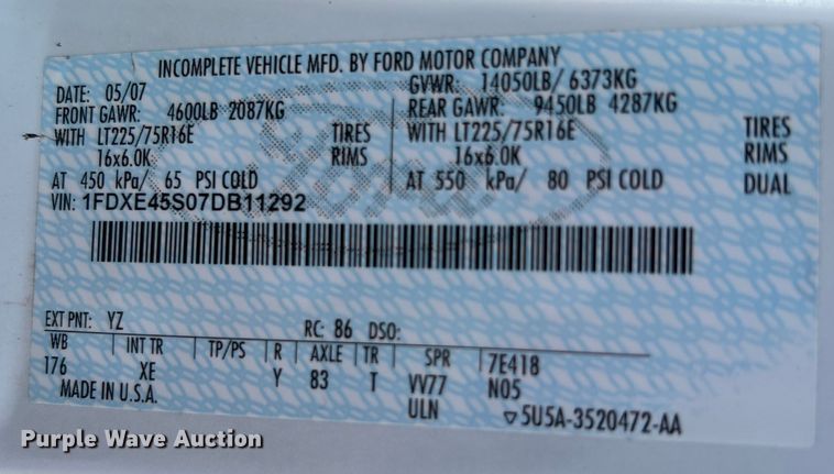 image for item EG0701 2007 Ford E450 Super Duty  shuttle bus
