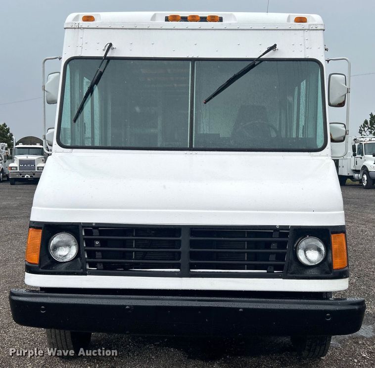 image for item EG1437 2000 Workhorse P30 delivery van