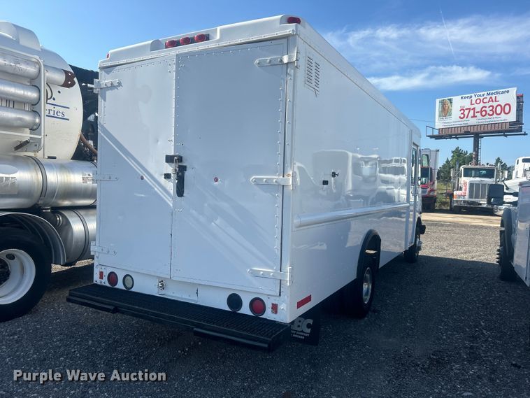 image for item EG1437 2000 Workhorse P30 delivery van