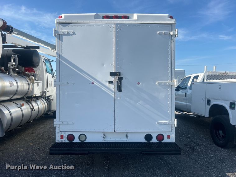 image for item EG1437 2000 Workhorse P30 delivery van