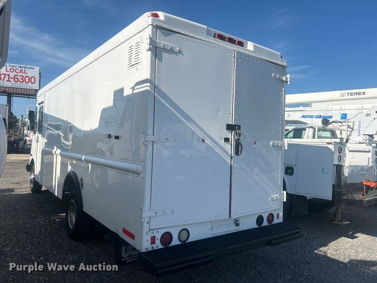 image for item EG1437 2000 Workhorse P30 delivery van