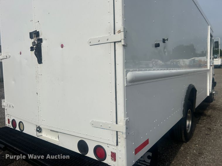 image for item EG1437 2000 Workhorse P30 delivery van