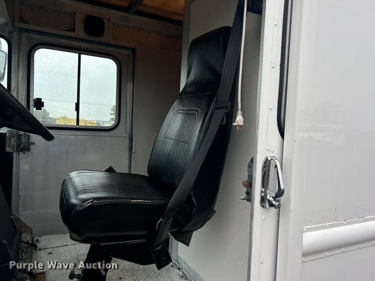 image for item EG1437 2000 Workhorse P30 delivery van