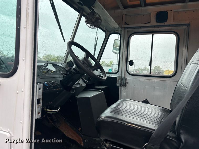 image for item EG1437 2000 Workhorse P30 delivery van