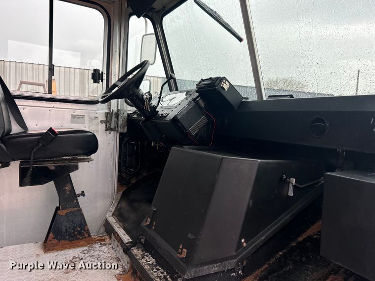 image for item EG1437 2000 Workhorse P30 delivery van