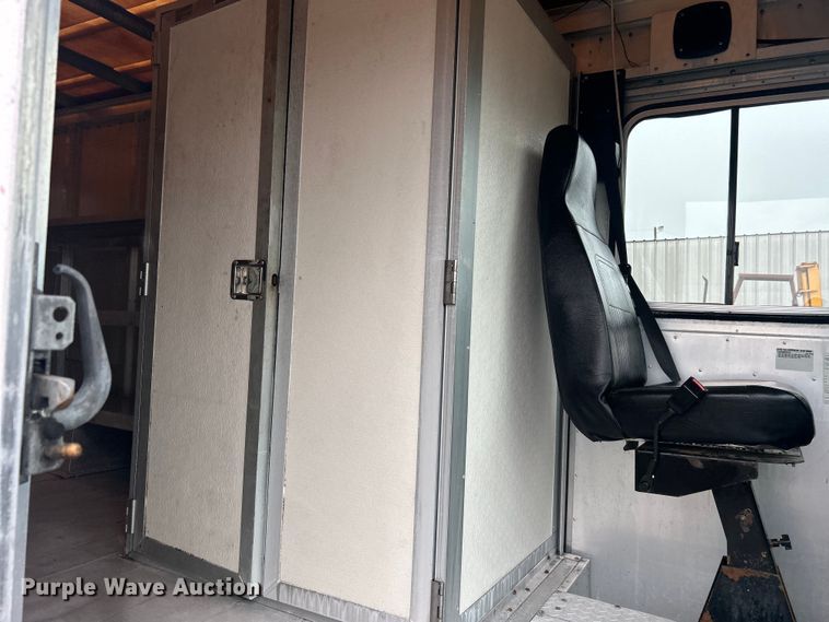 image for item EG1437 2000 Workhorse P30 delivery van