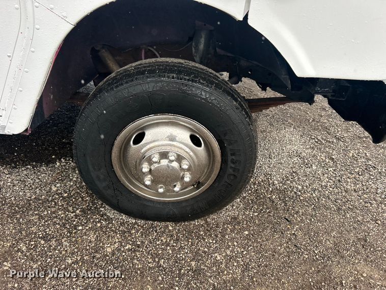 image for item EG1437 2000 Workhorse P30 delivery van