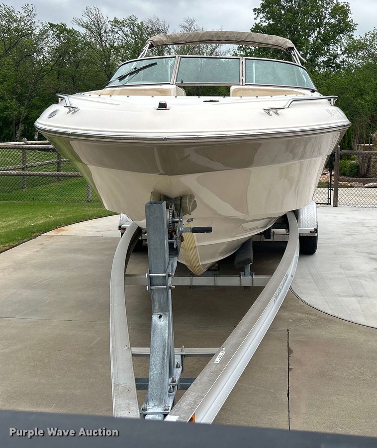 image for item EG1509 1999 Sea Ray Signature Select 260BR boat