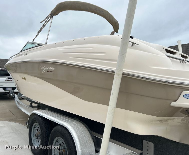 image for item EG1509 1999 Sea Ray Signature Select 260BR boat