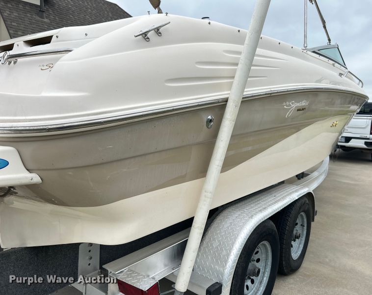 image for item EG1509 1999 Sea Ray Signature Select 260BR boat