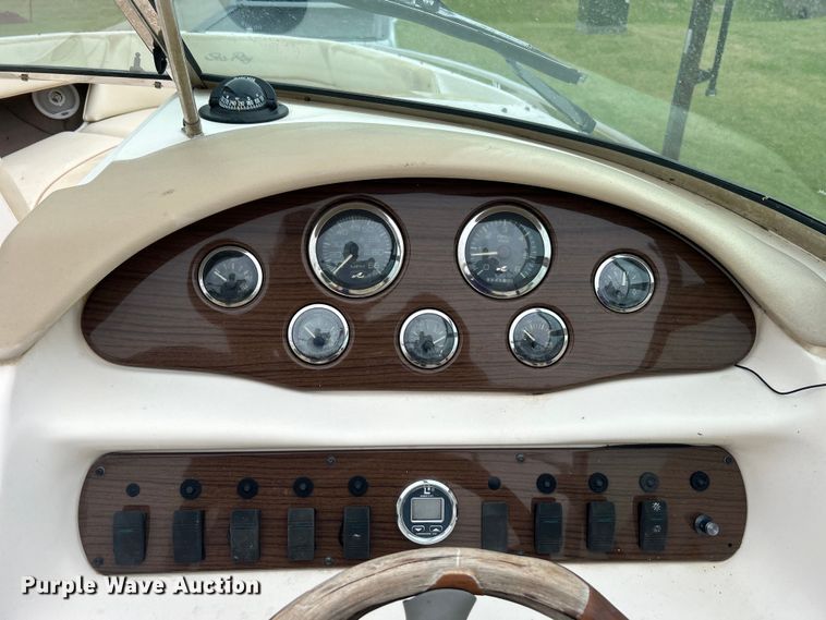 image for item EG1509 1999 Sea Ray Signature Select 260BR boat