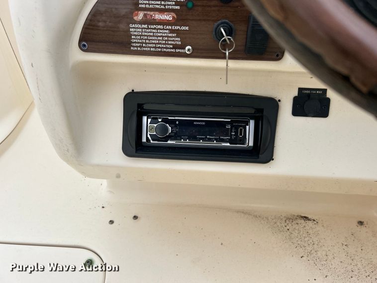 image for item EG1509 1999 Sea Ray Signature Select 260BR boat