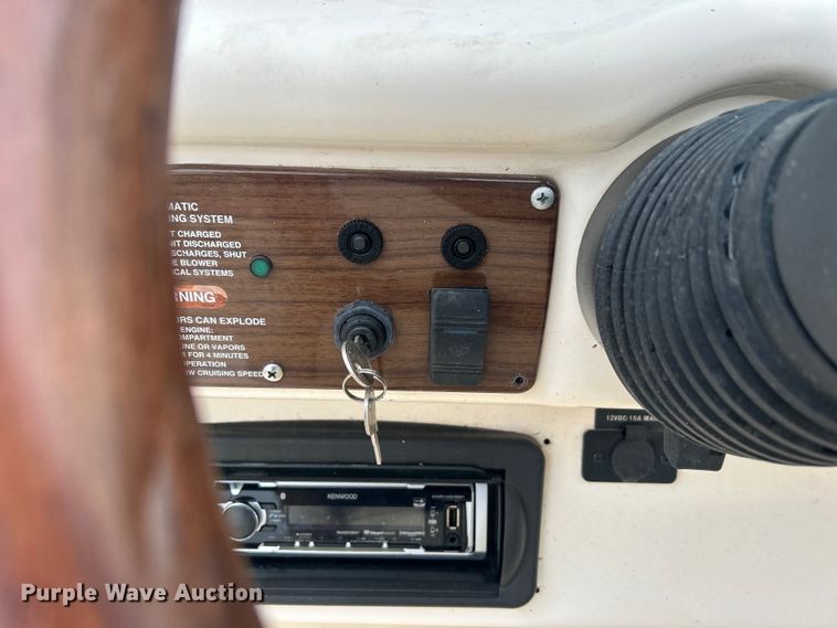 image for item EG1509 1999 Sea Ray Signature Select 260BR boat