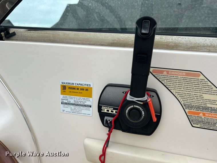 image for item EG1509 1999 Sea Ray Signature Select 260BR boat