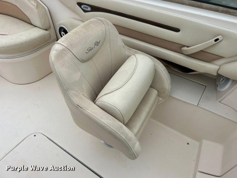 image for item EG1509 1999 Sea Ray Signature Select 260BR boat