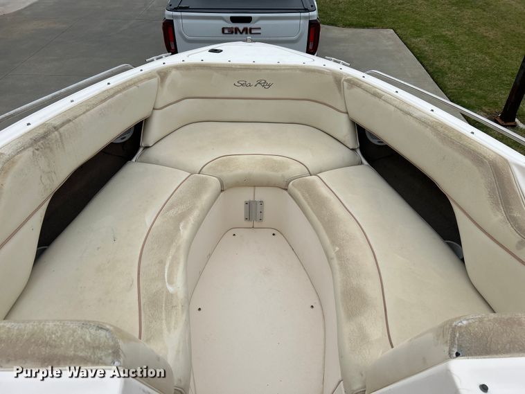 image for item EG1509 1999 Sea Ray Signature Select 260BR boat