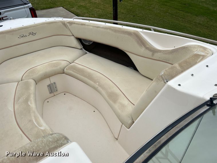image for item EG1509 1999 Sea Ray Signature Select 260BR boat