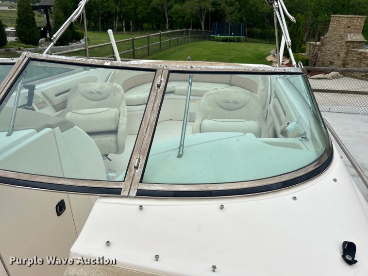 image for item EG1509 1999 Sea Ray Signature Select 260BR boat