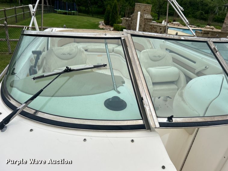 image for item EG1509 1999 Sea Ray Signature Select 260BR boat
