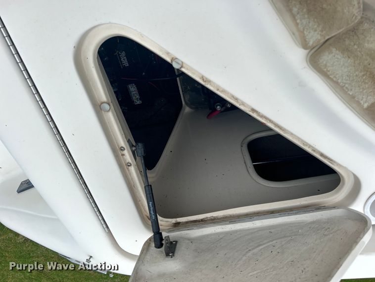 image for item EG1509 1999 Sea Ray Signature Select 260BR boat