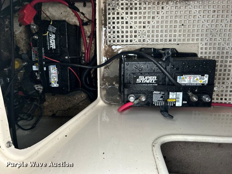 image for item EG1509 1999 Sea Ray Signature Select 260BR boat