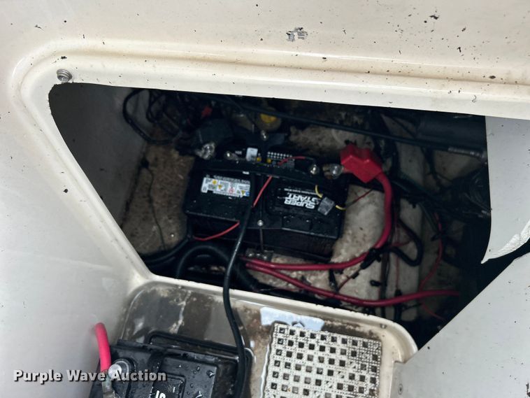 image for item EG1509 1999 Sea Ray Signature Select 260BR boat