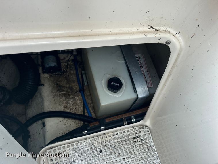 image for item EG1509 1999 Sea Ray Signature Select 260BR boat