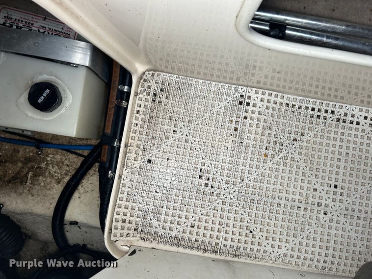 image for item EG1509 1999 Sea Ray Signature Select 260BR boat