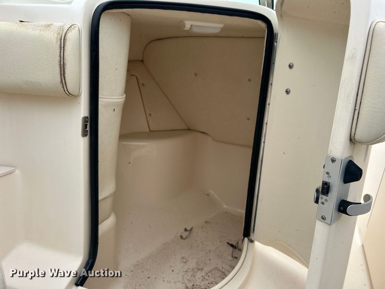 image for item EG1509 1999 Sea Ray Signature Select 260BR boat