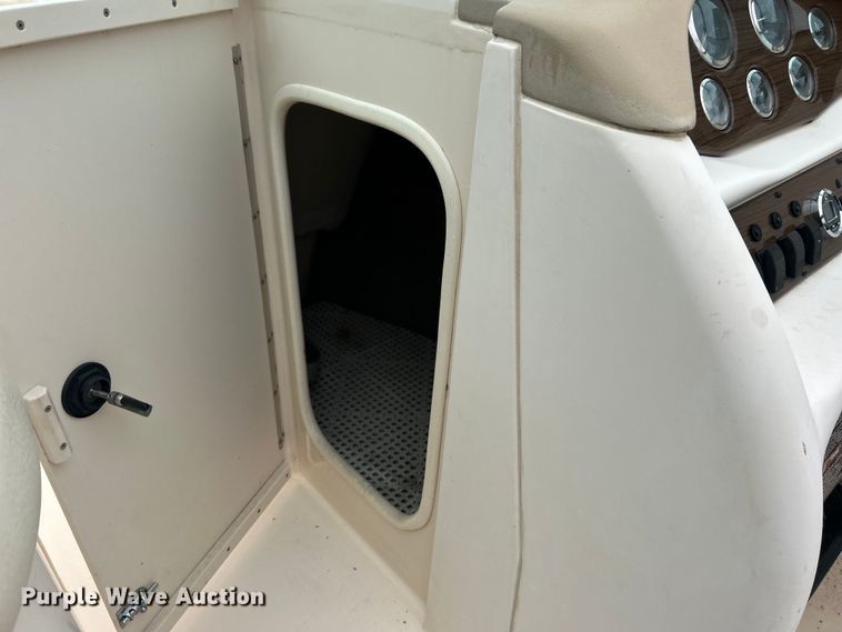 image for item EG1509 1999 Sea Ray Signature Select 260BR boat