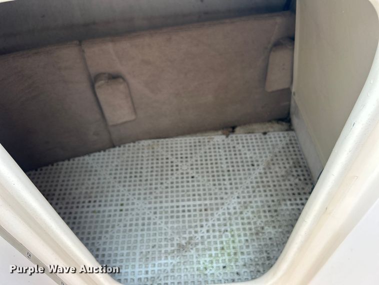 image for item EG1509 1999 Sea Ray Signature Select 260BR boat