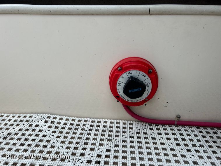 image for item EG1509 1999 Sea Ray Signature Select 260BR boat