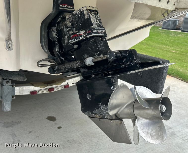 image for item EG1509 1999 Sea Ray Signature Select 260BR boat