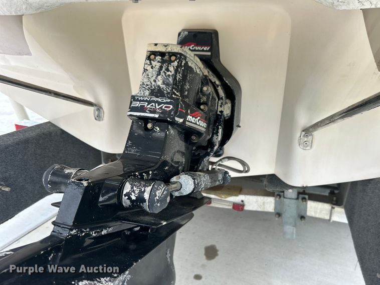 image for item EG1509 1999 Sea Ray Signature Select 260BR boat