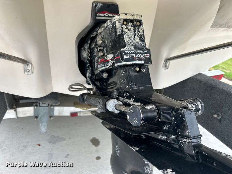 image for item EG1509 1999 Sea Ray Signature Select 260BR boat