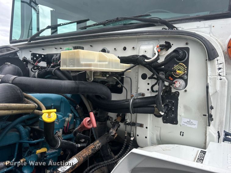 image for item EG1589 2006 International  CE300 school bus