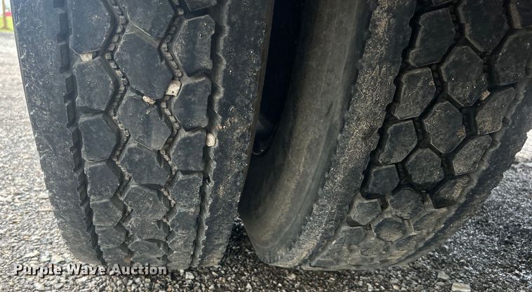 image for item EG1589 2006 International  CE300 school bus