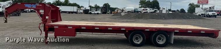 image for item EG1623 2014 TopHat  OTWG26X8.5-22.5E-F equipment trailer
