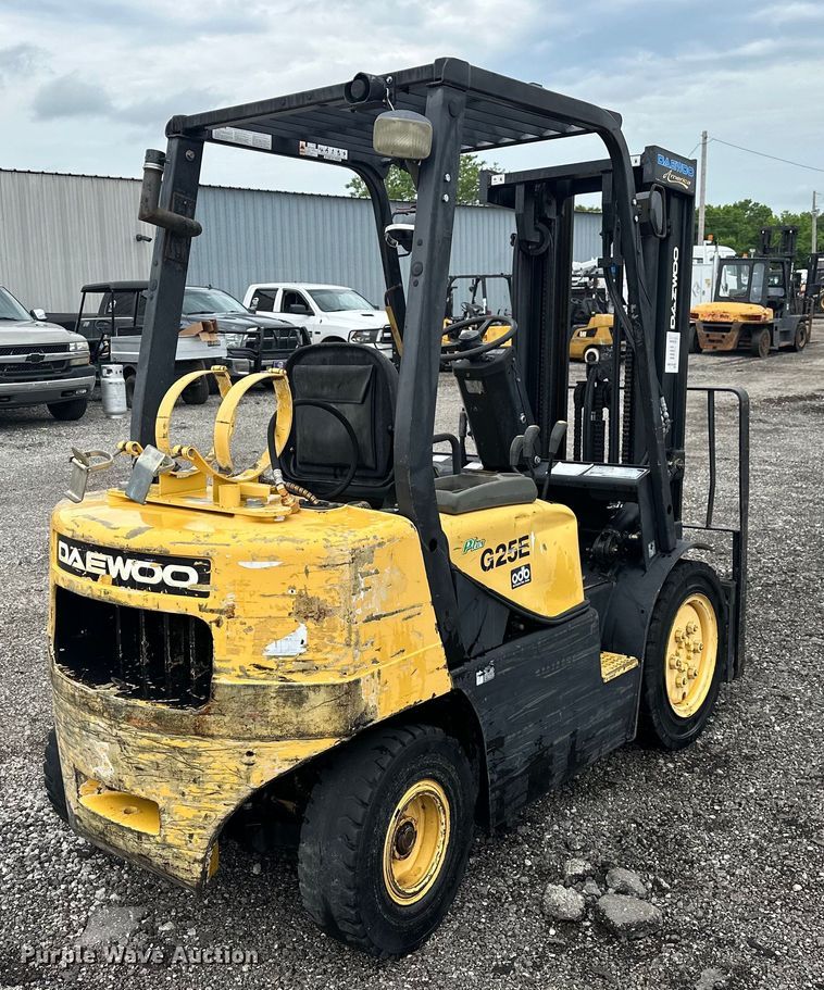 image for item EG1631 2004 Daewoo G25E-3 forklift