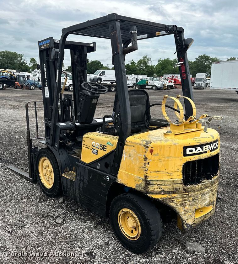 image for item EG1631 2004 Daewoo G25E-3 forklift