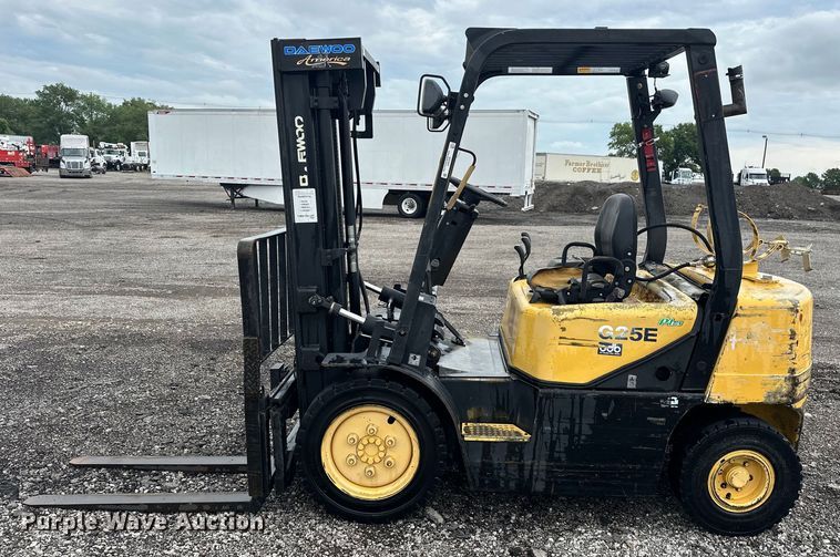 image for item EG1631 2004 Daewoo G25E-3 forklift