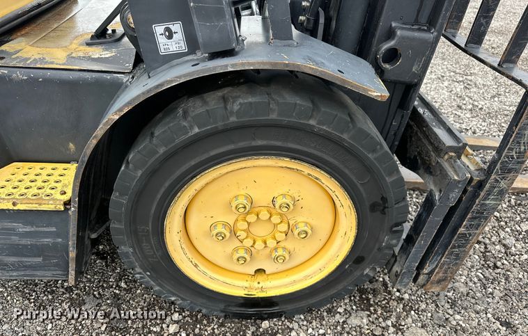 image for item EG1631 2004 Daewoo G25E-3 forklift