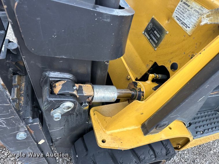 image for item EG1633 2007 Caterpillar  C5500-LP forklift