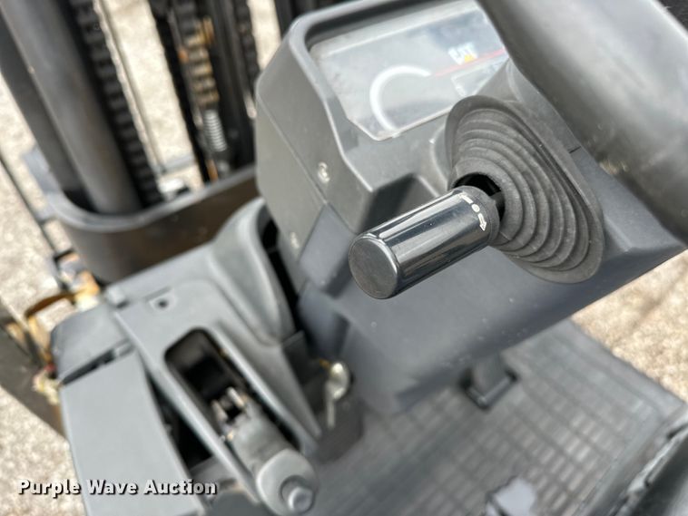 image for item EG1633 2007 Caterpillar  C5500-LP forklift