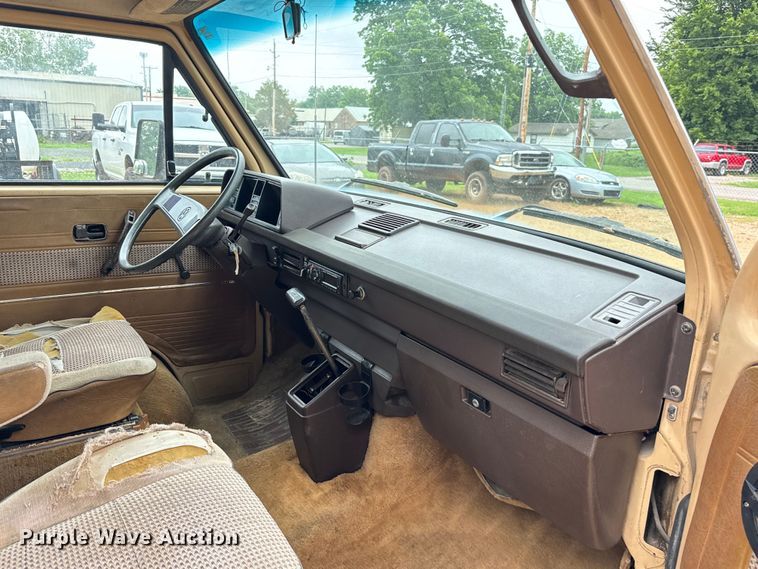 image for item EH3970 1982 Volkswagen  Vanagon GL van
